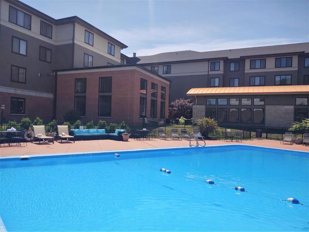 Comfort Inn & Suites Burlington Bagian luar foto