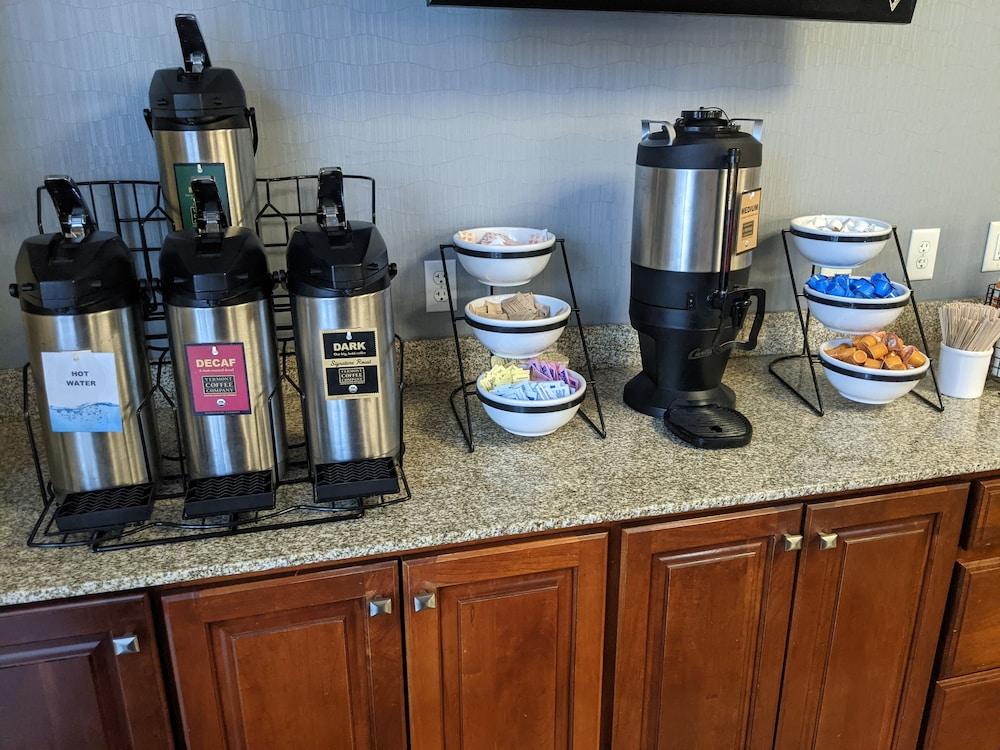 Comfort Inn & Suites Burlington Bagian luar foto