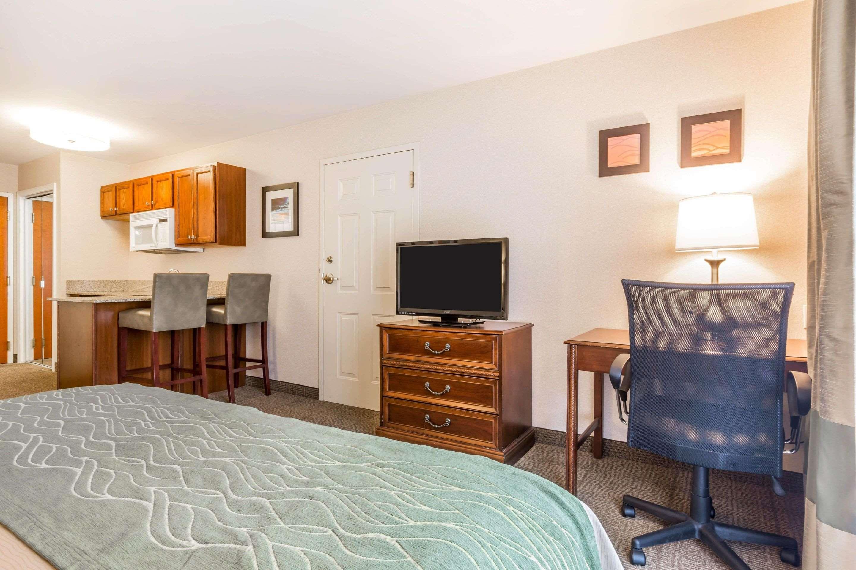 Comfort Inn & Suites Burlington Bagian luar foto