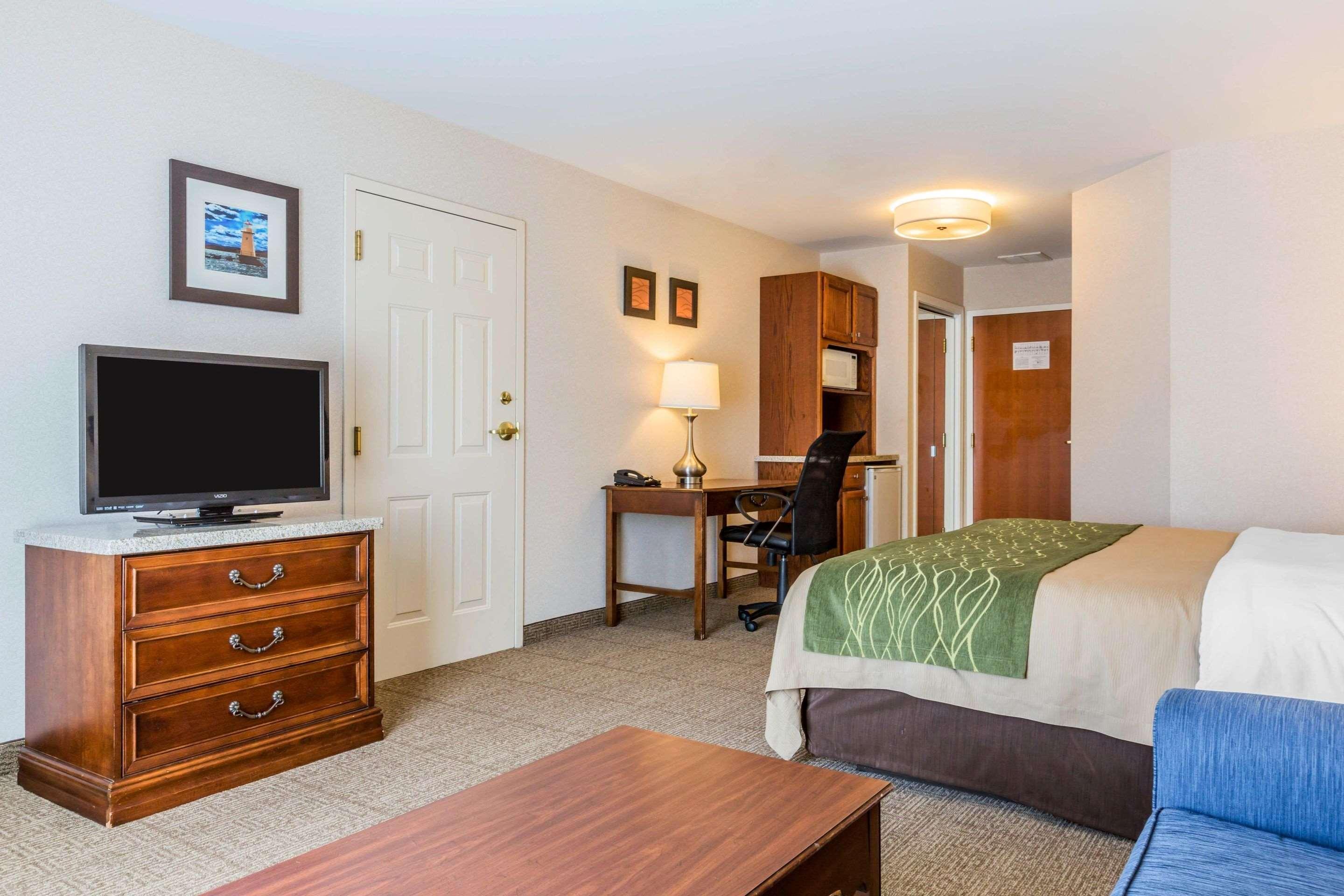 Comfort Inn & Suites Burlington Bagian luar foto