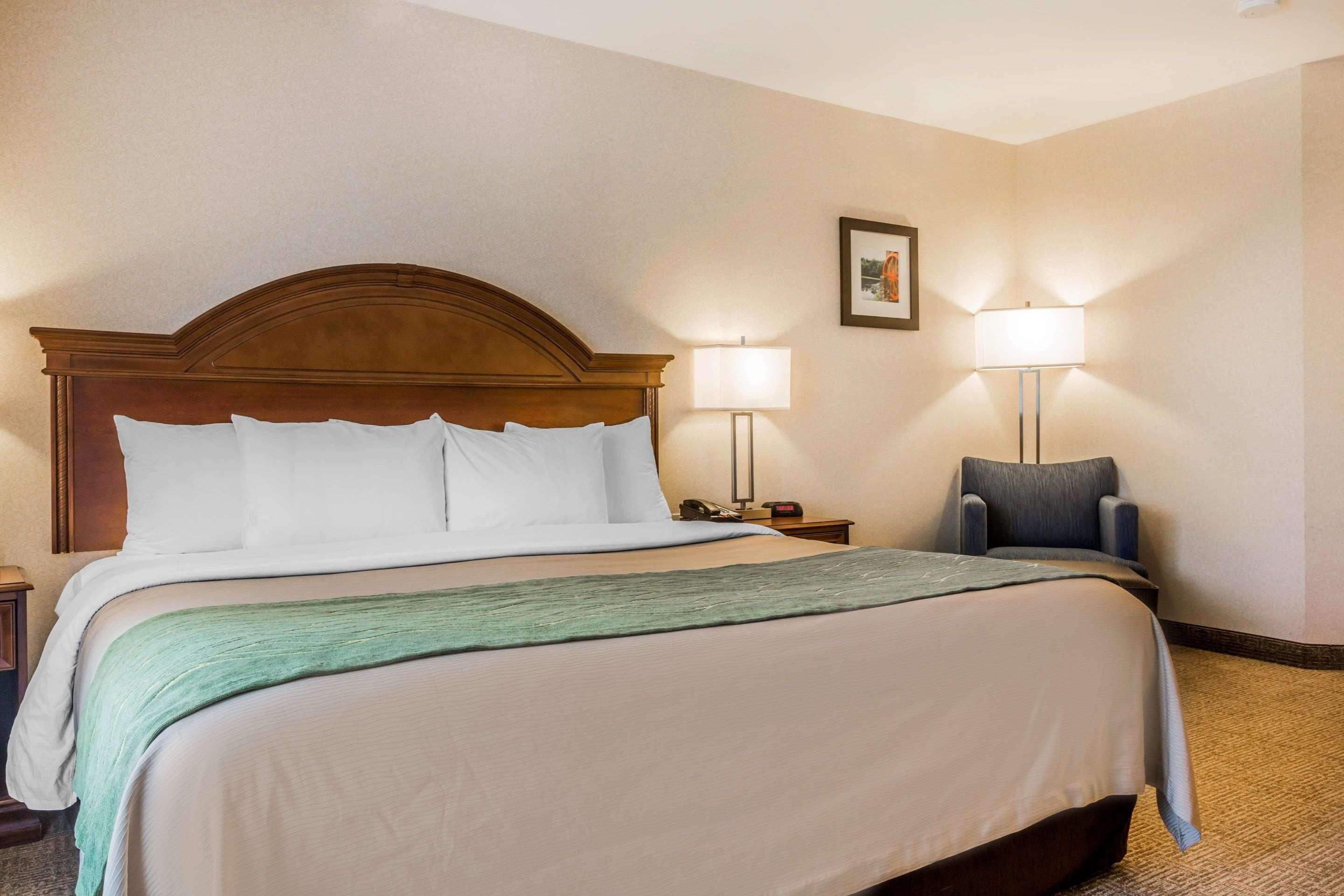 Comfort Inn & Suites Burlington Bagian luar foto