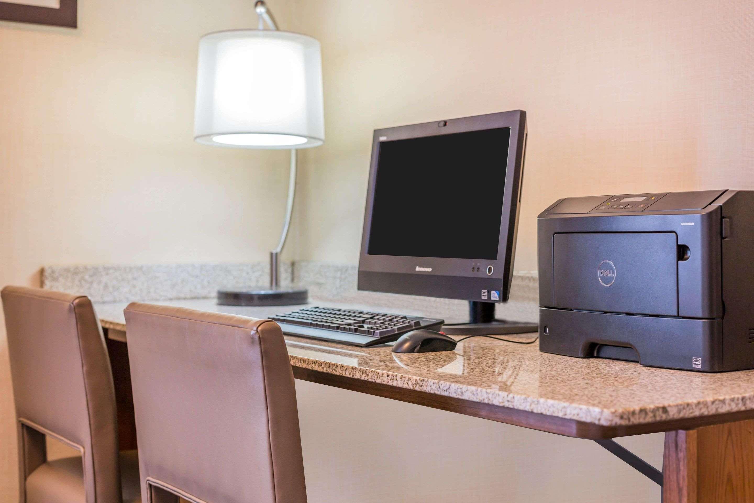Comfort Inn & Suites Burlington Bagian luar foto