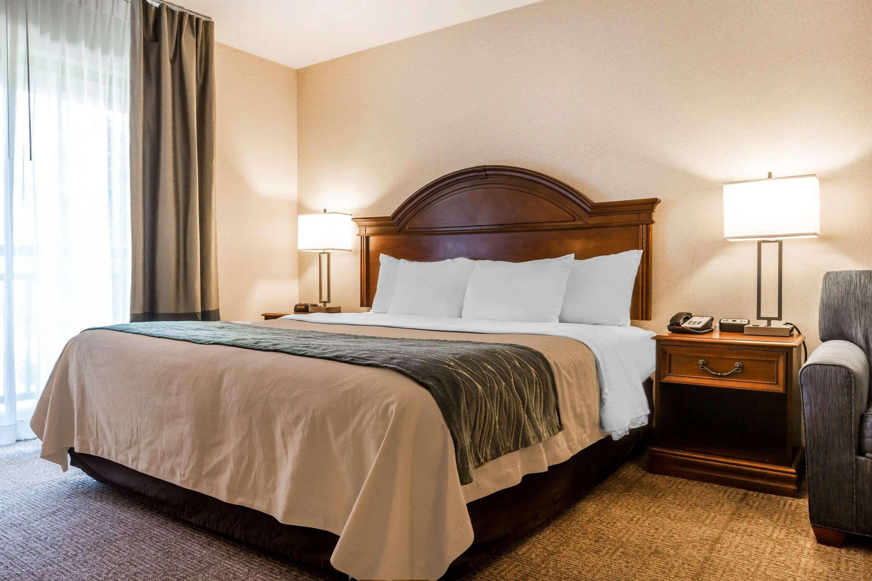 Comfort Inn & Suites Burlington Bagian luar foto
