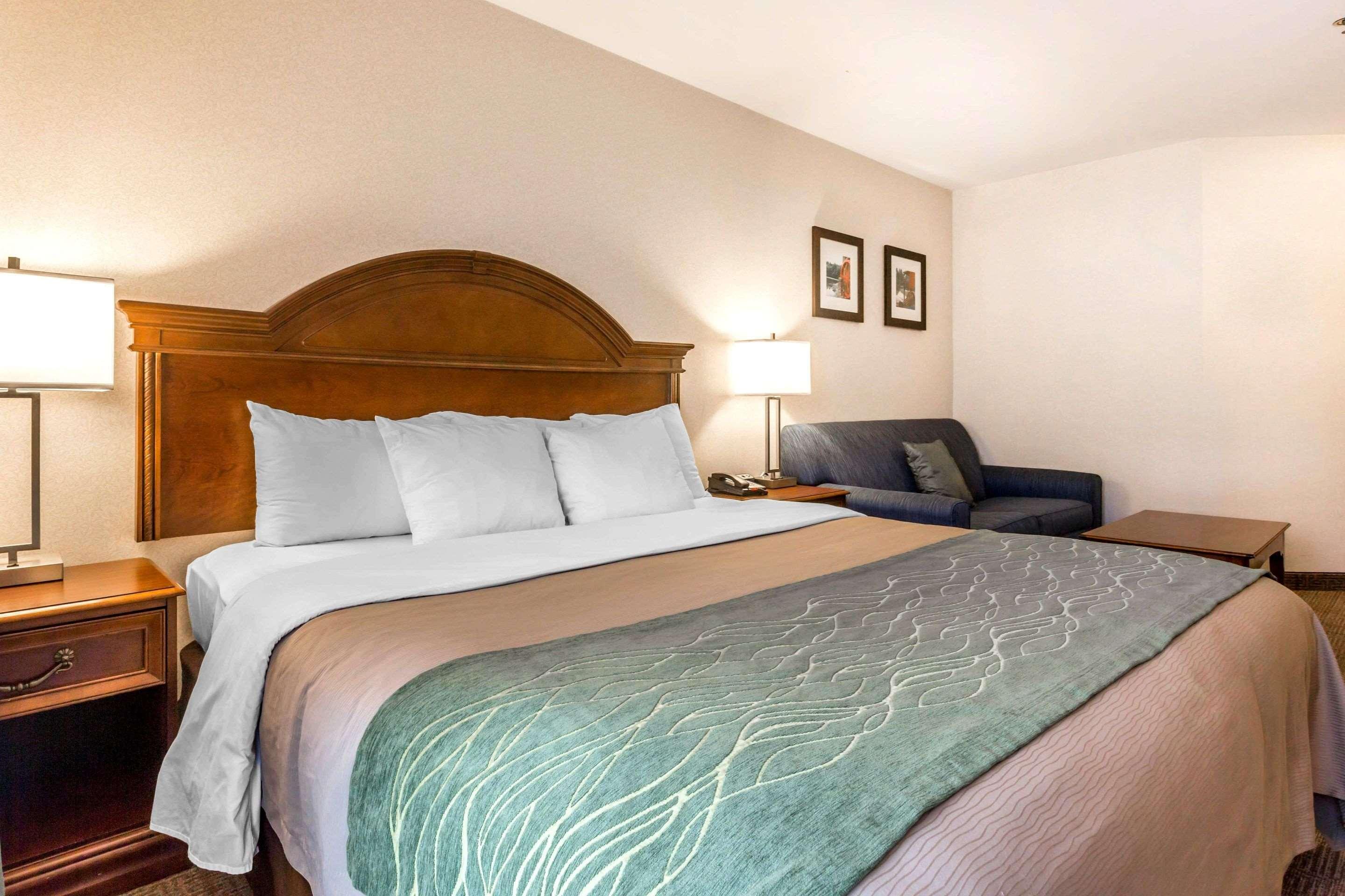 Comfort Inn & Suites Burlington Bagian luar foto