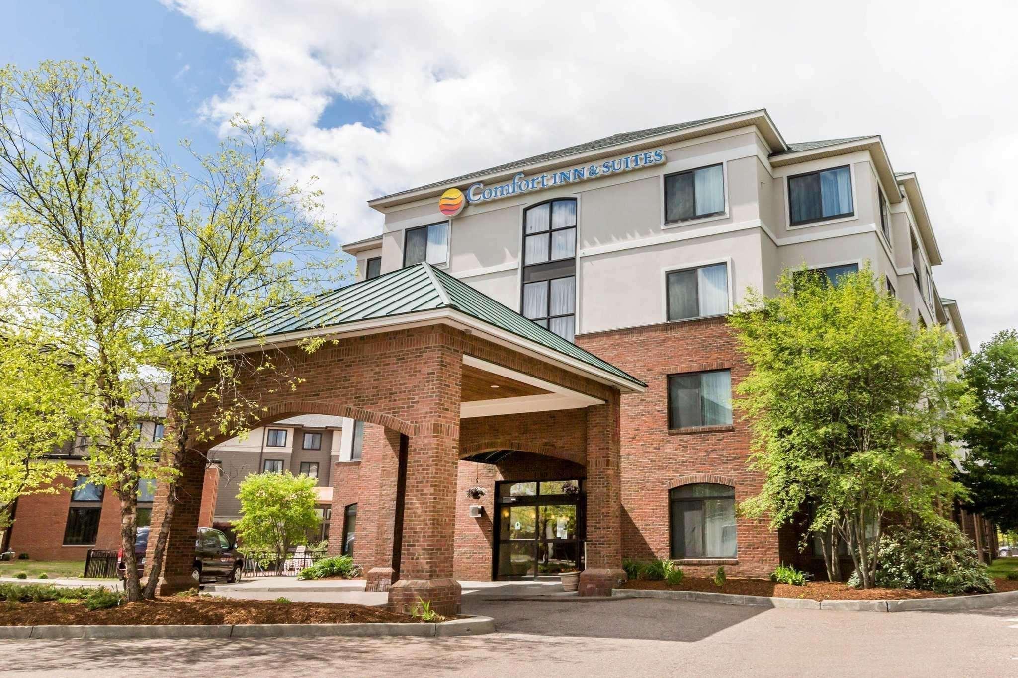 Comfort Inn & Suites Burlington Bagian luar foto
