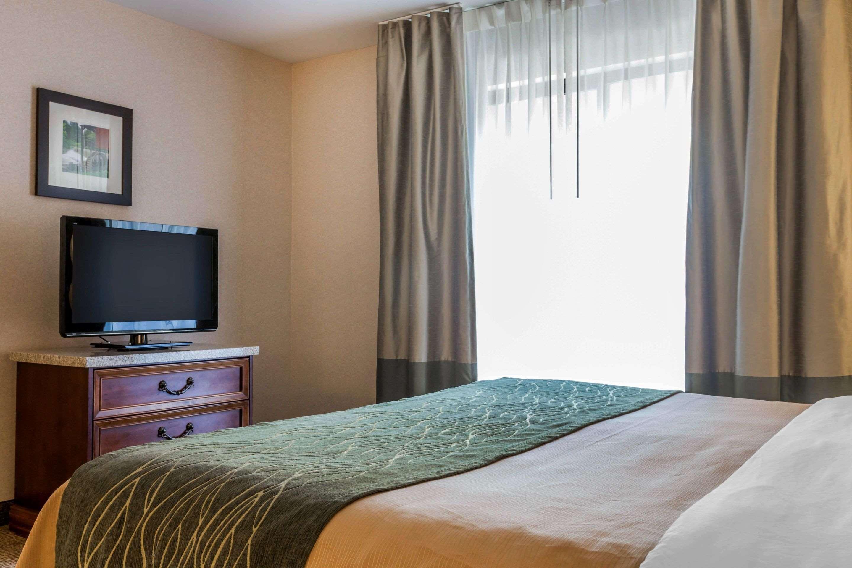 Comfort Inn & Suites Burlington Bagian luar foto