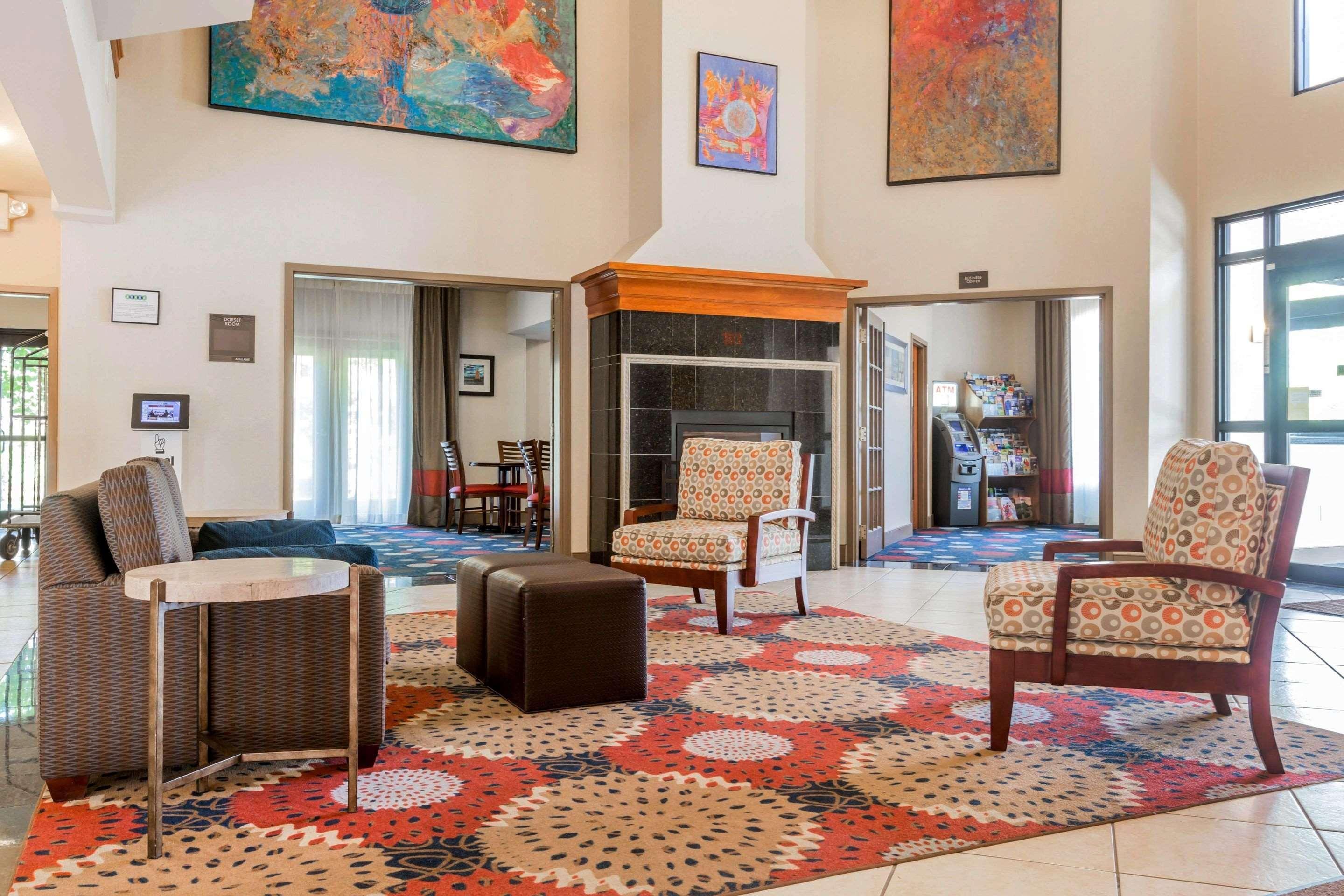 Comfort Inn & Suites Burlington Bagian luar foto