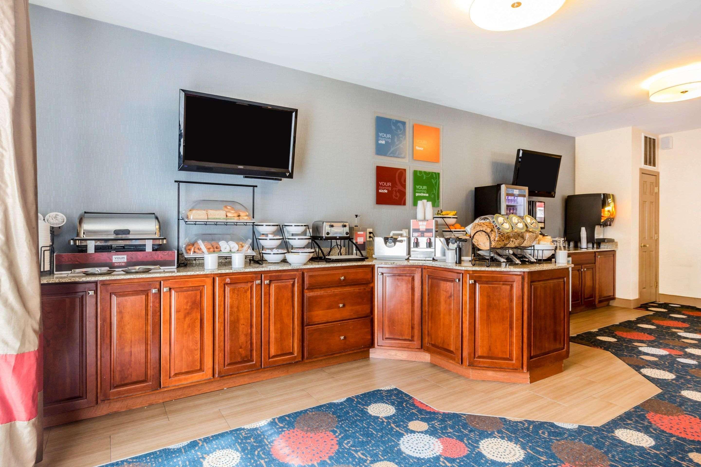 Comfort Inn & Suites Burlington Bagian luar foto