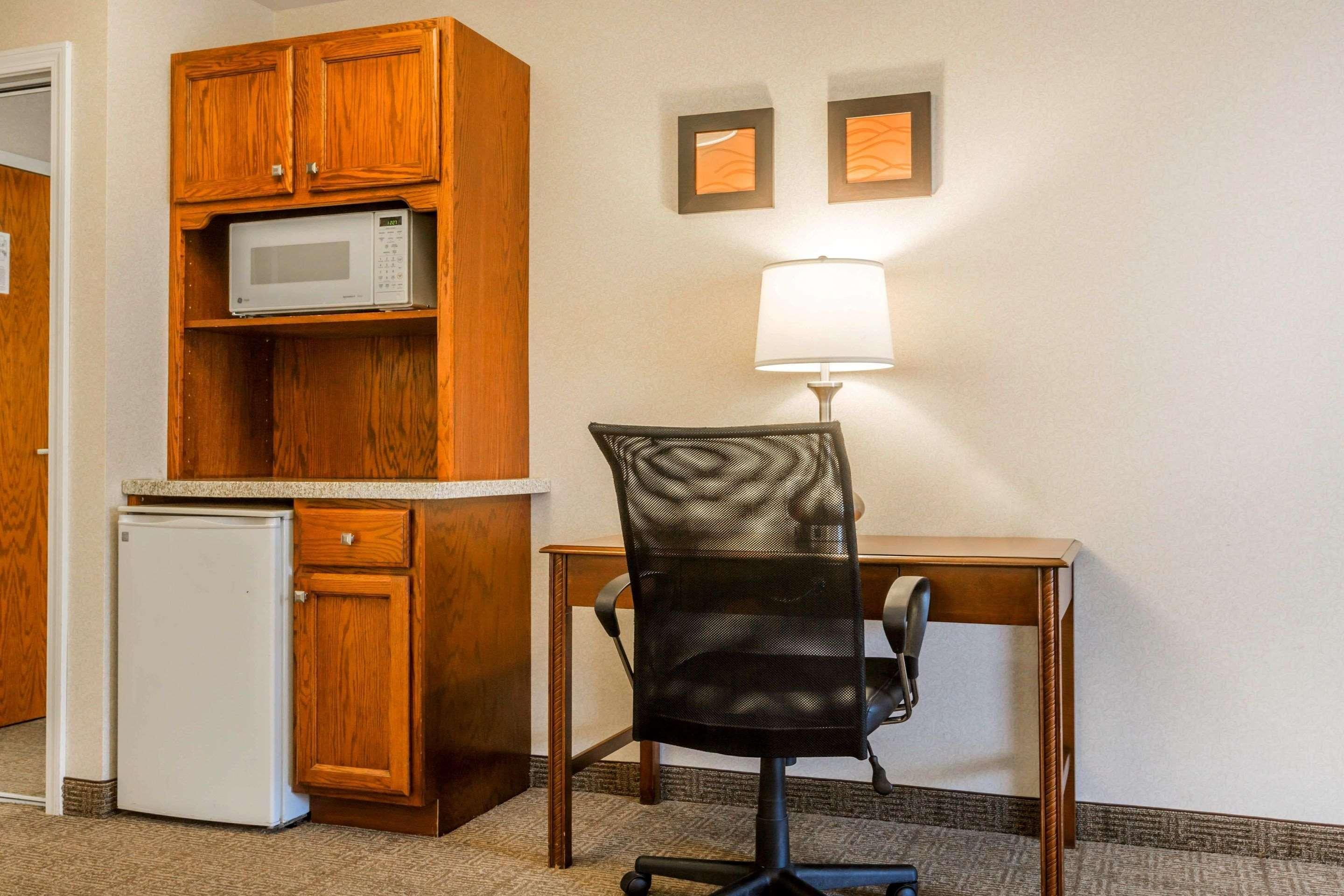 Comfort Inn & Suites Burlington Bagian luar foto