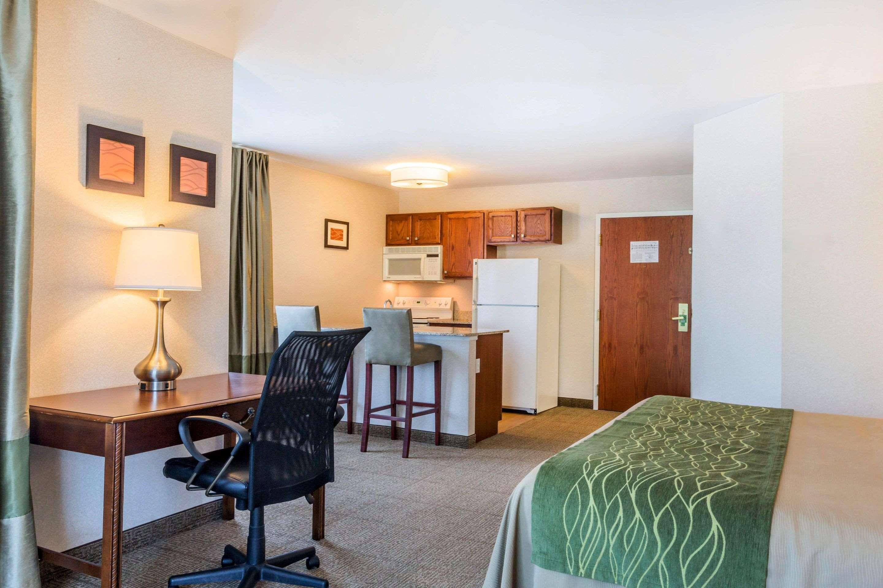 Comfort Inn & Suites Burlington Bagian luar foto