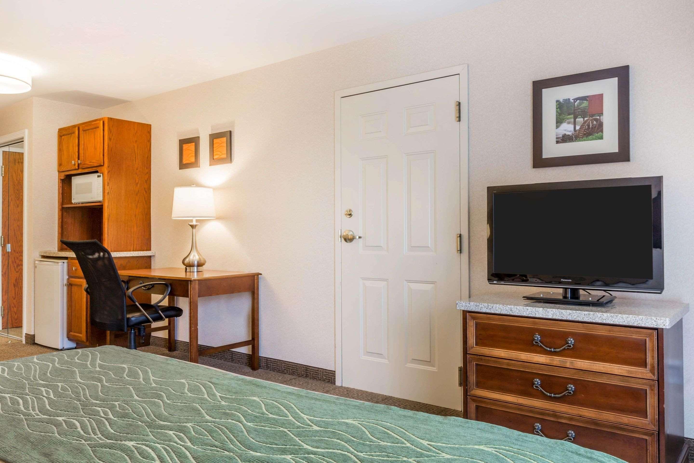 Comfort Inn & Suites Burlington Bagian luar foto