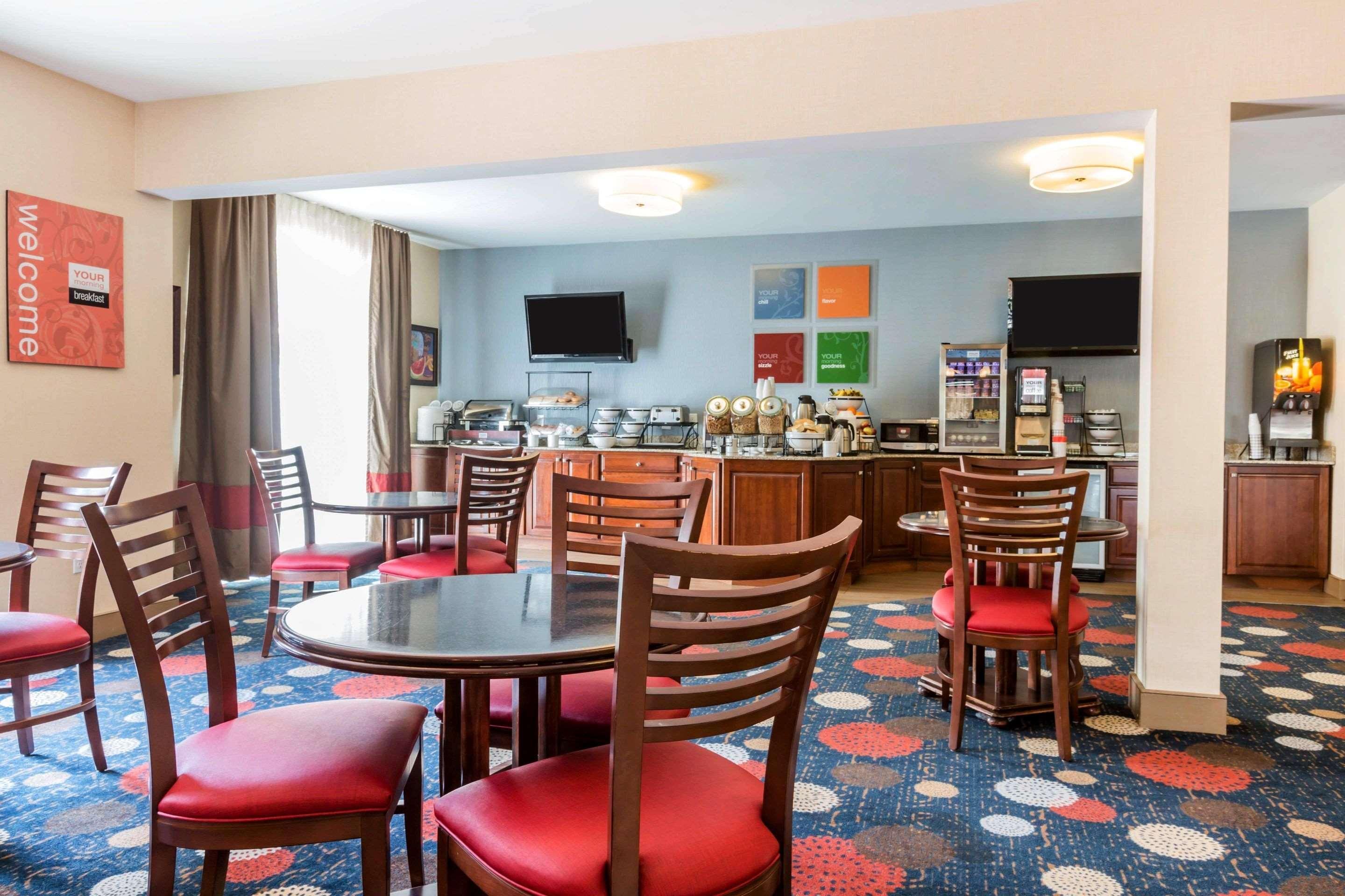 Comfort Inn & Suites Burlington Bagian luar foto
