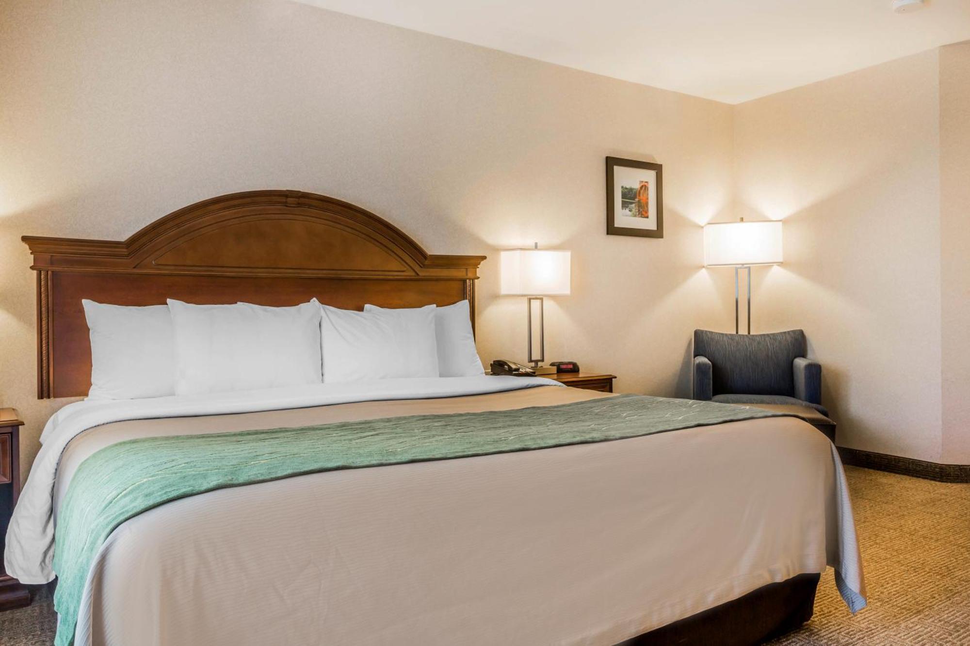 Comfort Inn & Suites Burlington Bagian luar foto