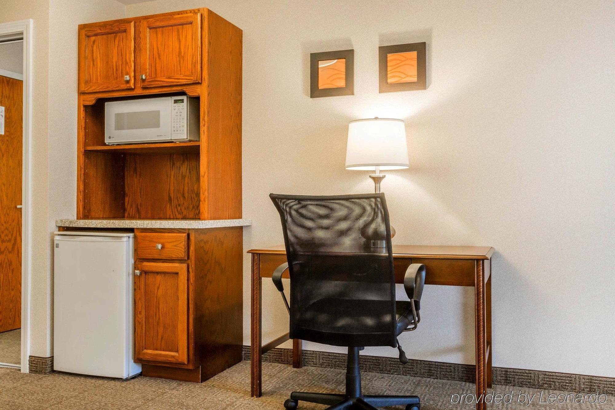 Comfort Inn & Suites Burlington Bagian luar foto