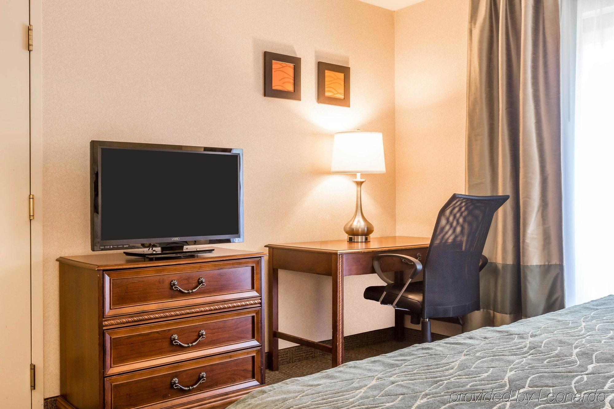 Comfort Inn & Suites Burlington Bagian luar foto