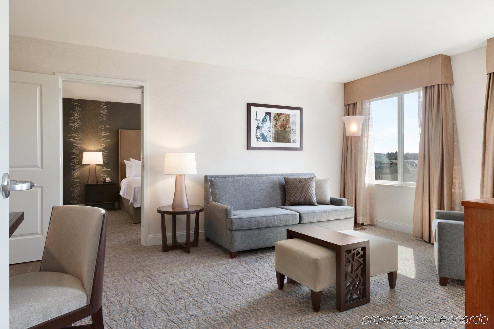 Comfort Inn & Suites Burlington Bagian luar foto