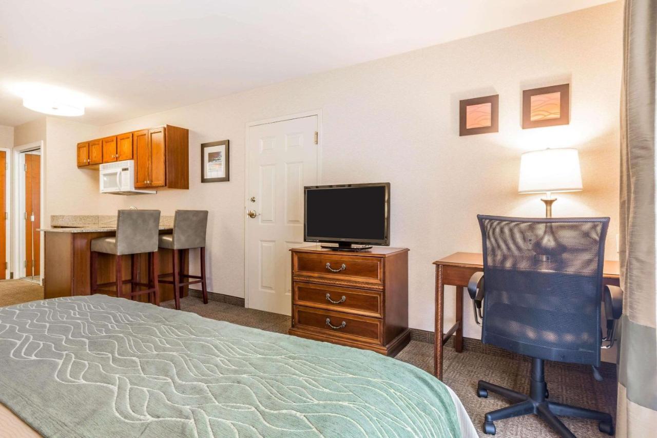 Comfort Inn & Suites Burlington Bagian luar foto